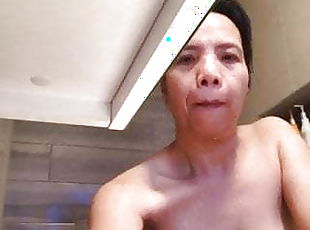 Sexy Filipina Jenny takes a shower